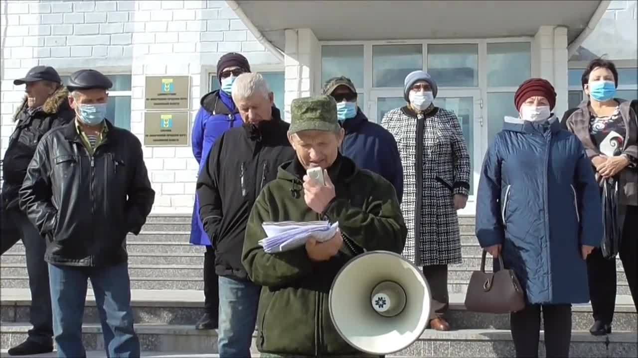 Жители макарова потребовали внимания президента и губернатора к народному сходу